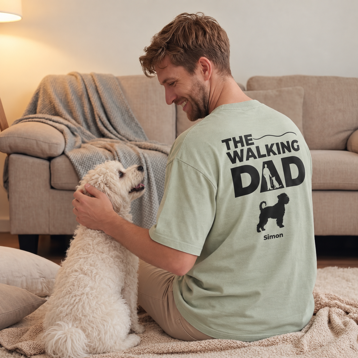 Gepersonaliseerd mintgroen T-shirt met opdruk "The Walking Dad" en hondenmotief op de rug.