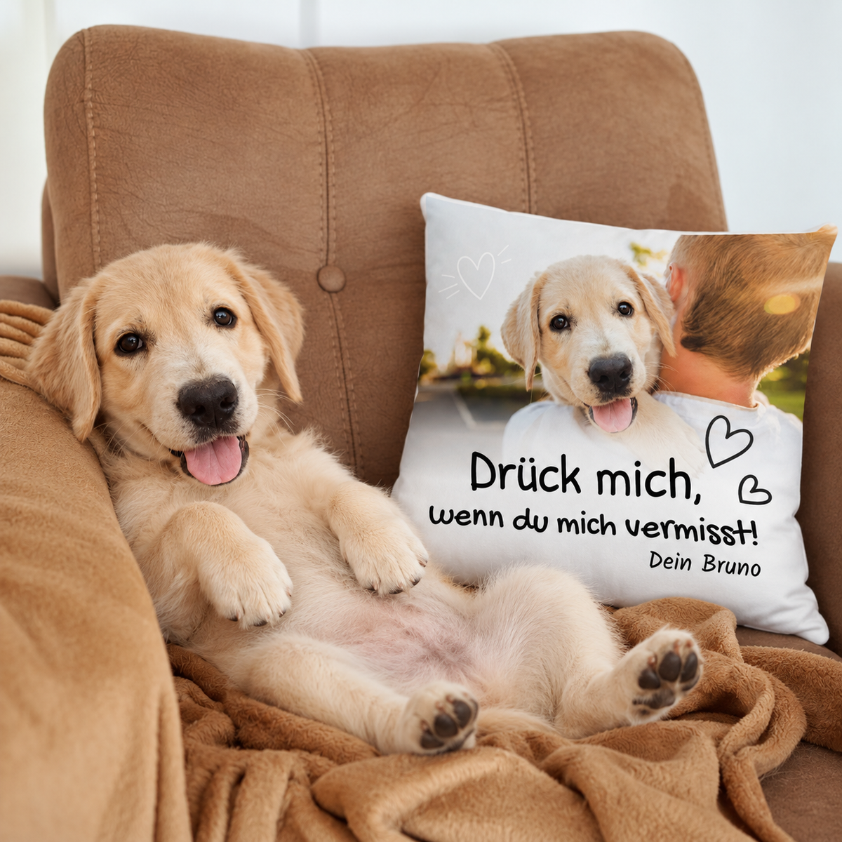 Gepersonaliseerd kussen met opdruk "Drück mich, wenn du mich vermisst!" en een foto van een hond.