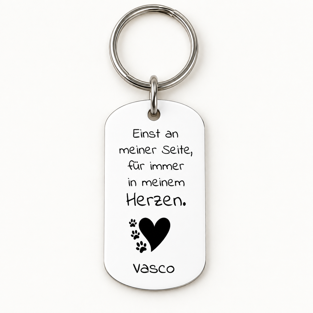 Porte-clés en métal personnalisé avec inscription noire et motif de cœur.