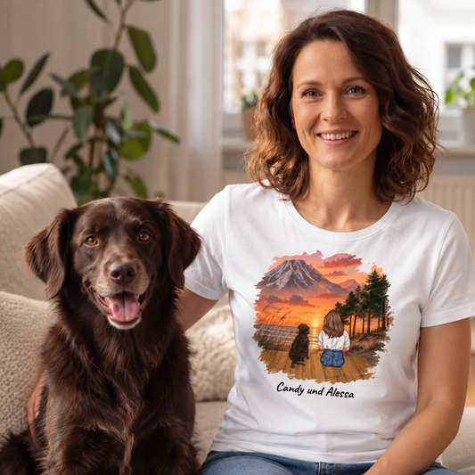 Wit T-shirt met gepersonaliseerd motief van een vrouw en haar hond voor een landschap.