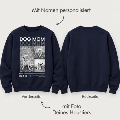 Donkerblauwe sweater met de tekst "DOG MOM" en ruimte voor een gepersonaliseerde foto op de rug.