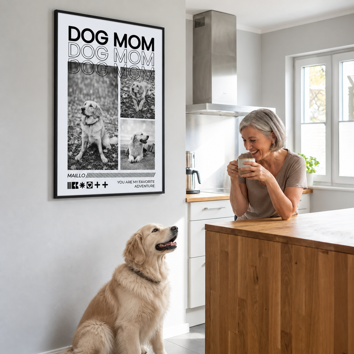 Posters Dog Mom personnalisés en noir et blanc, encadrés, avec photos de chiens et textes. Chien assis devant une femme dans une cuisine moderne.
