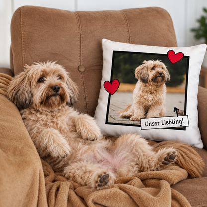 Coussin photo personnalisé avec cœurs, montrant un chien et le texte "Unser Liebling!".