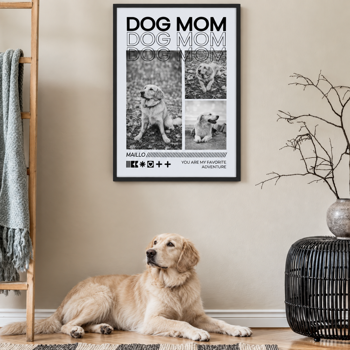 Poster personnalisé avec le texte "DOG MOM" et photo d'un chien, encadré. Chien couché dans la pièce.