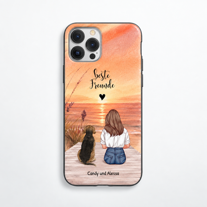 Gepersonaliseerd telefoonhoesje met illustratie van een vrouw en hond bij zonsondergang met de tekst "beste Freunde".