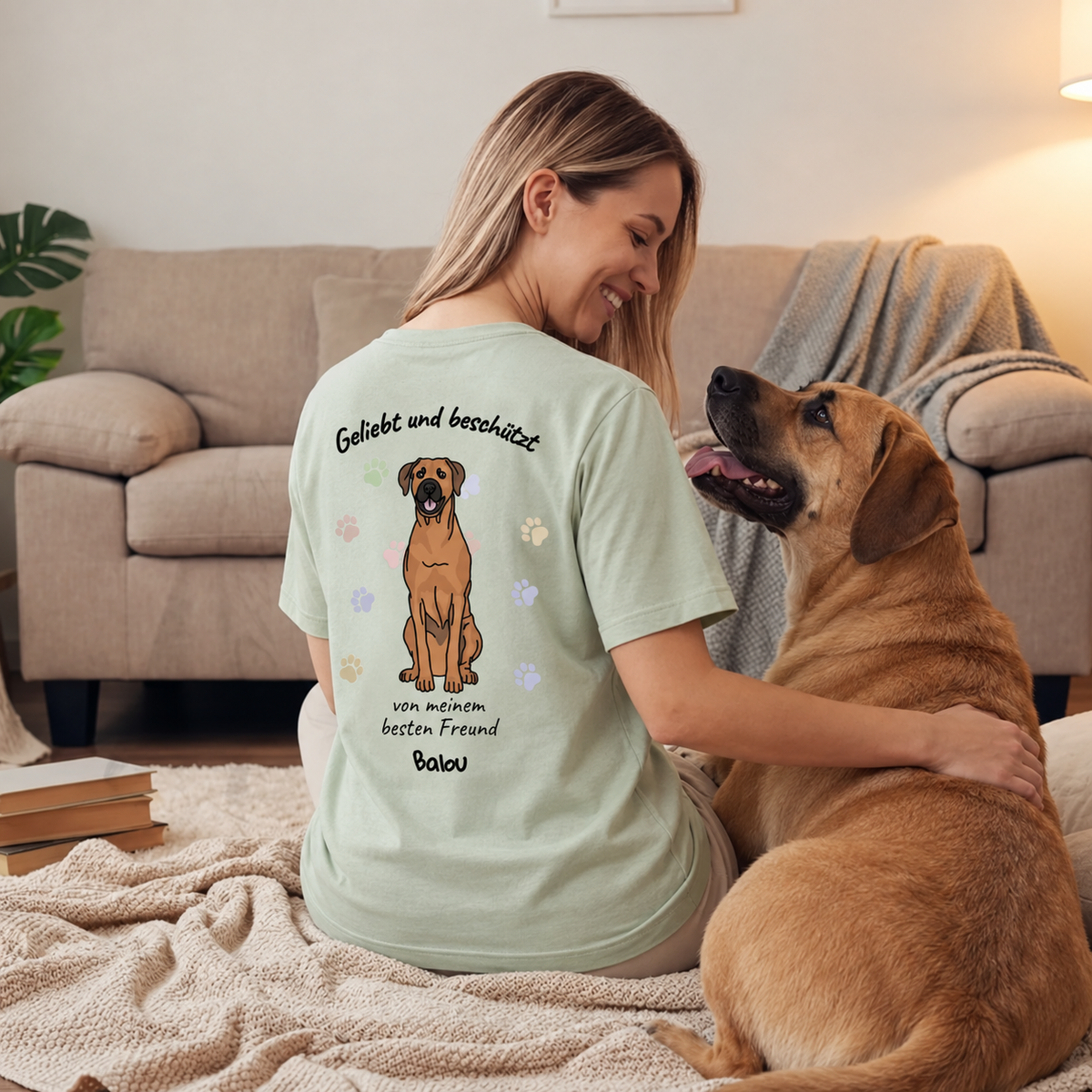 T-shirt vert menthe personnalisé avec motif de chien et texte au dos.
