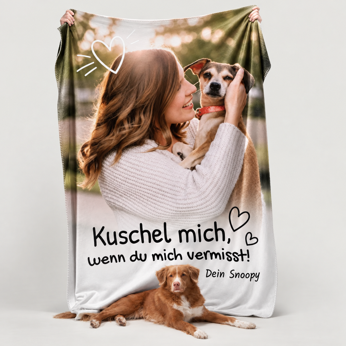 Gepersonaliseerde huisdierdeken met foto en tekst, van zacht grijs materiaal, ideaal om mee te knuffelen.