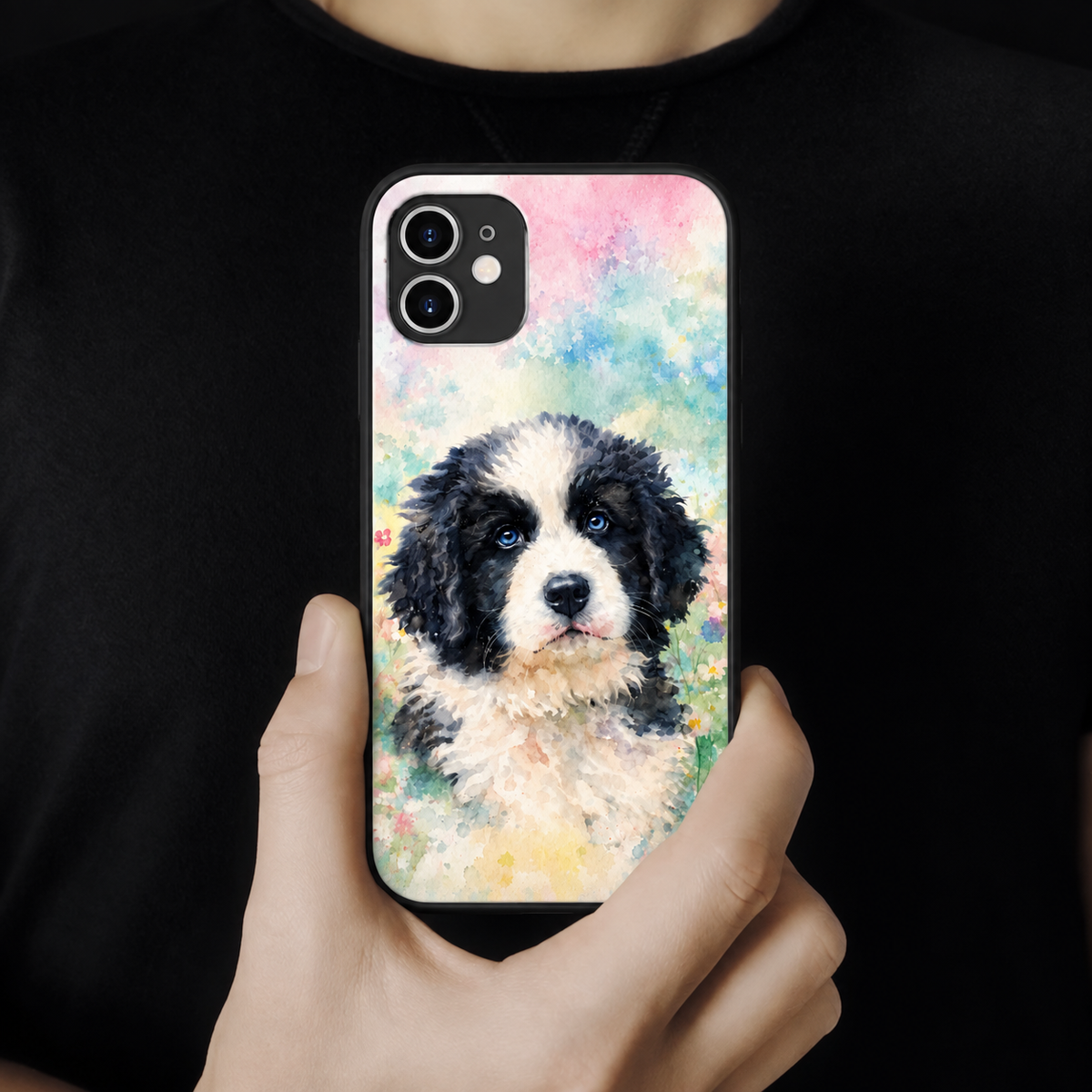 Gepersonaliseerd telefoonhoesje met aquarelmotief van een hond in vrolijke tinten.
