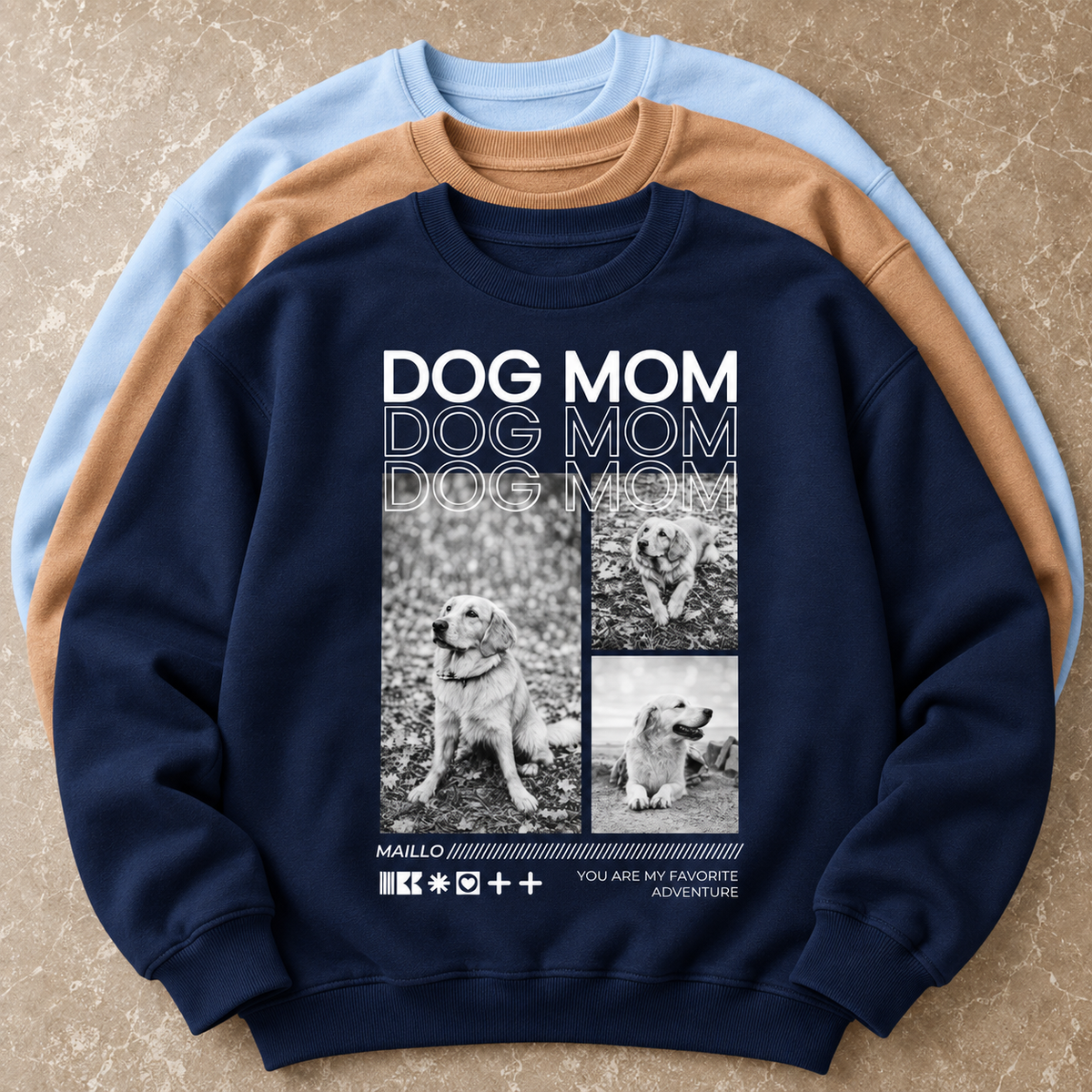 Donkerblauwe sweater met "Dog Mom"-print en afbeeldingen van honden, in een groep van drie sweaters.