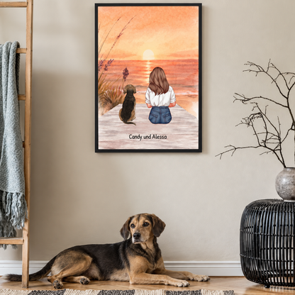 Gepersonaliseerde poster van een vrouw en haar hond op het strand bij zonsondergang. Met de namen Candy en Alessa.