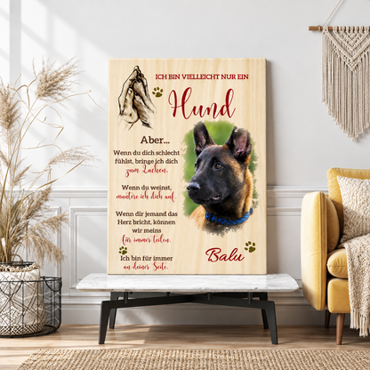Gepersonaliseerd canvas met hondenfoto en emotionele tekst in houtlook. Gekleurde accenten en pootafdruk.