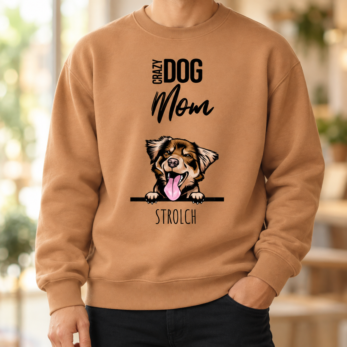 Beige sweater met opdruk "Crazy Dog Mom" en een kleurrijke hondenfiguur.