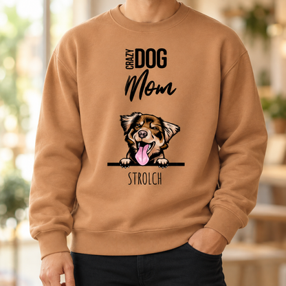 Beige sweater met opdruk "Crazy Dog Mom" en een kleurrijke hondenfiguur.