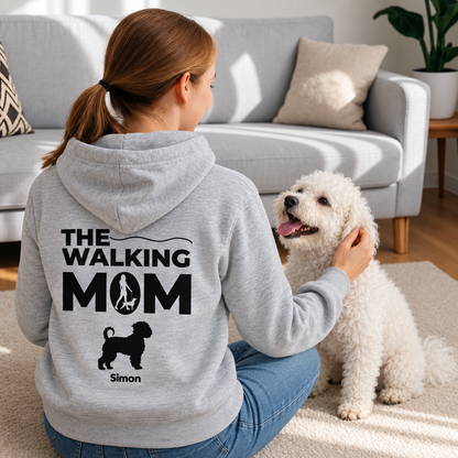 Grijze hoodie met rugprint "THE WALKING MOM", gepersonaliseerd met hondenfoto en naam.