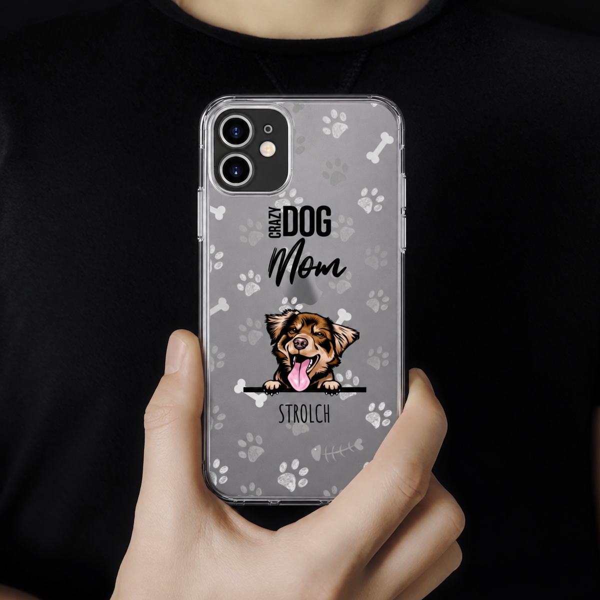 Telefoonhoesje met transparante achtergrond, hondenmotief en de tekst "Crazy Dog Mom".