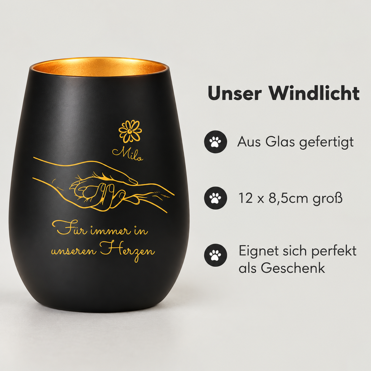 Zwart glazen herdenkingslicht met gouden binnenkant, tekst "Für immer in unseren Herzen". Formaat: 12 x 8,5 cm.