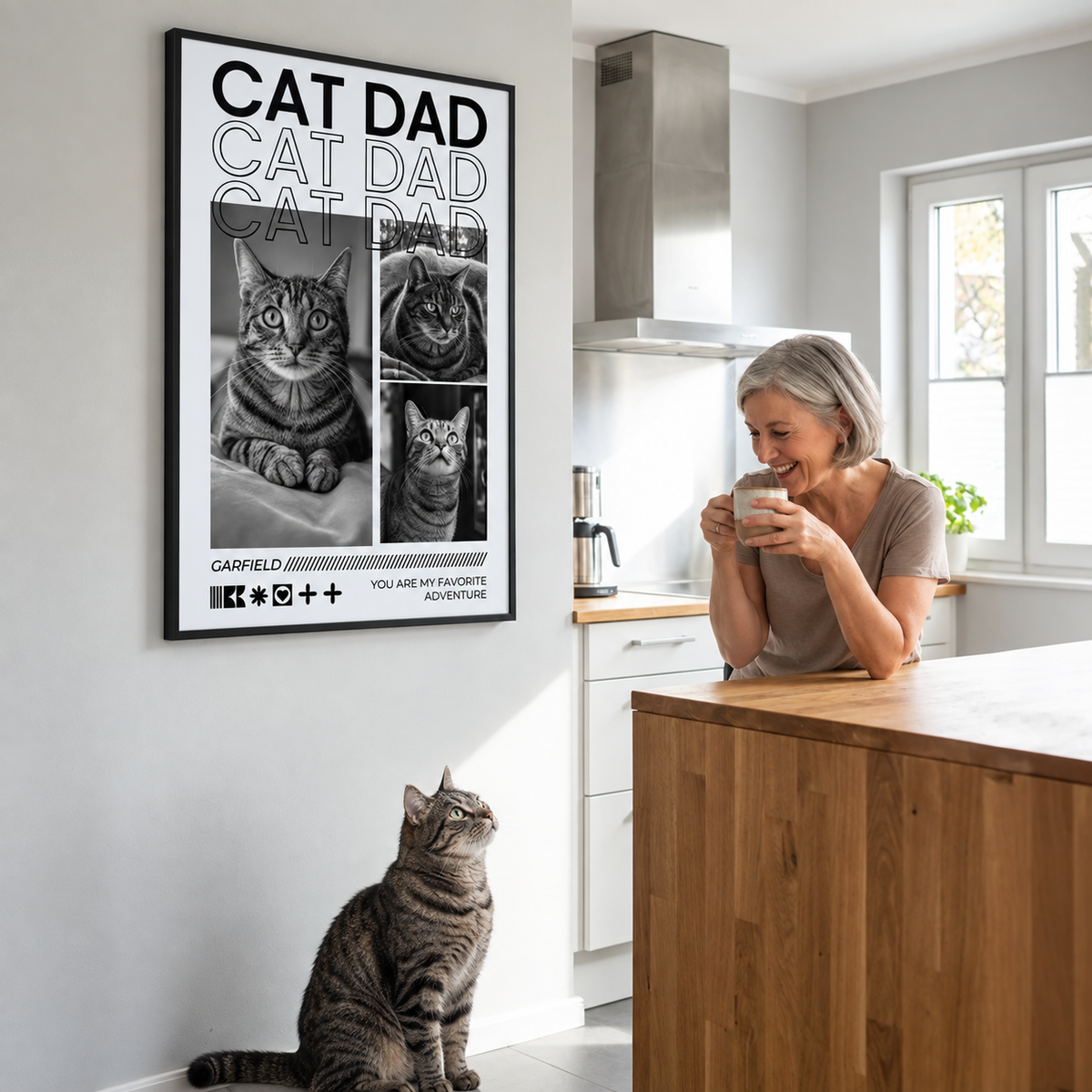 Art mural personnalisé intitulé "Cat Dad", avec photos de chats et zone de texte, dans une cuisine moderne.