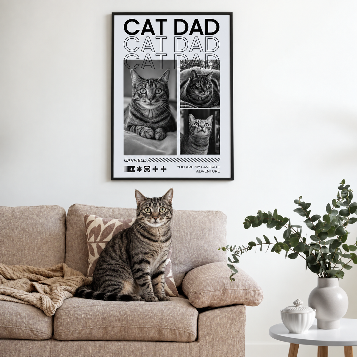 Déco poster personnalisé "Cat Dad" avec photos d'un chat, encadré et au mur.