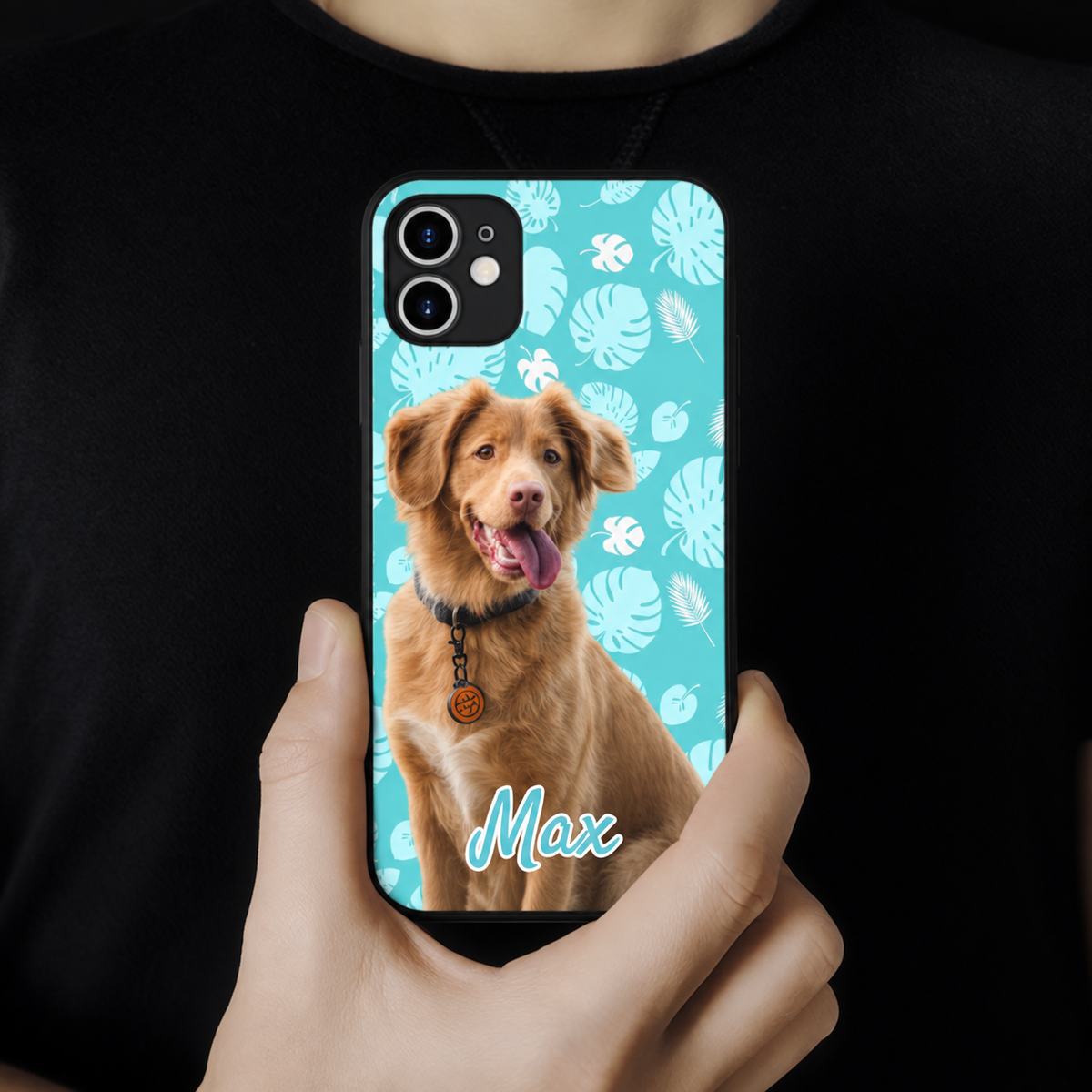 Coque de téléphone personnalisée avec photo de chien et motif vert menthe. Nom "Max" en bleu.