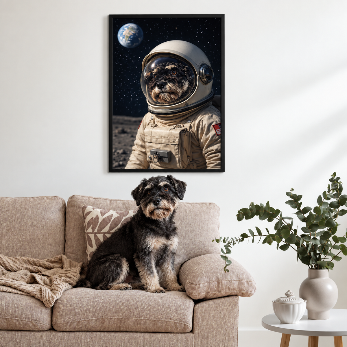 Poster van een hond in astronautenpak voor de planeet aarde in de ruimte, in een zwarte lijst.