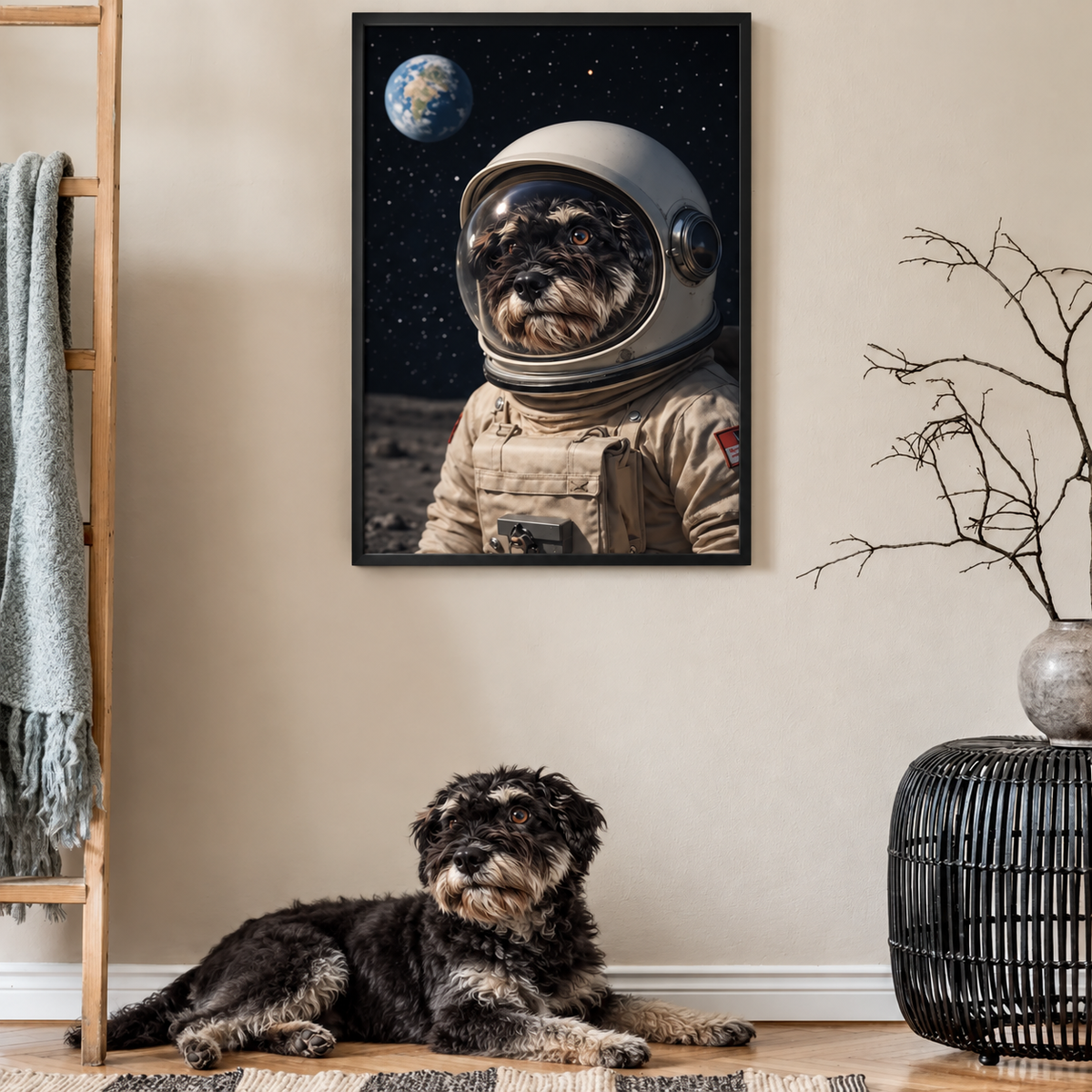 Poster van een hond in astronautenpak met de planeet aarde op de achtergrond.