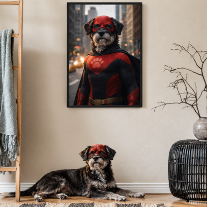 Hond in superheldenkostuum, rood pak met masker, ingelijste poster op de achtergrond.