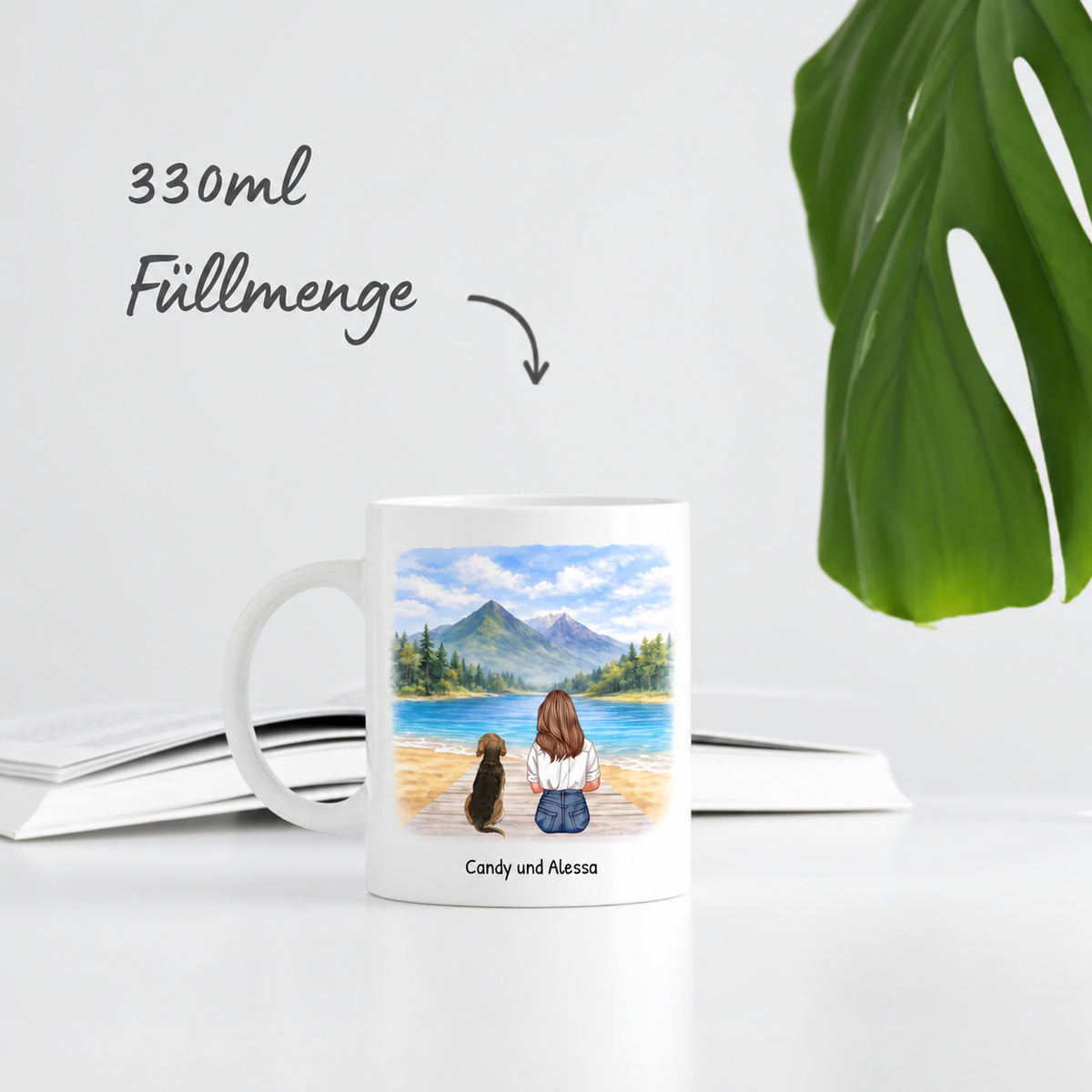 Gepersonaliseerde witte mok met illustratie van een meisje en hond bij een meer, inhoud 330 ml.