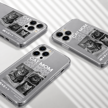 Gepersonaliseerd transparant telefoonhoesje met zwart-witte kattenmotieven en de tekst "Cat Mom".