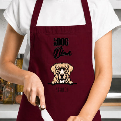Bordeauxrood schort met hondenmotief en de tekst “Crazy Dog Dean”.