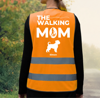 Gepersonaliseerd oranje veiligheidshesje met reflecterende strepen, opdruk “The Walking Mom” en hondenmotief.