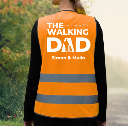 Oranje veiligheidshesje met reflecterende strepen en gepersonaliseerde opdruk “The Walking Dad”.