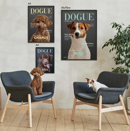 Trois posters personnalisés de chiens dans différents formats et cadres sur un mur, deux chiens assis dans des fauteuils.
