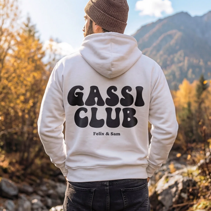 Witte hoodie met opdruk "GASSI CLUB" en "Felix & Sam" op de rug.