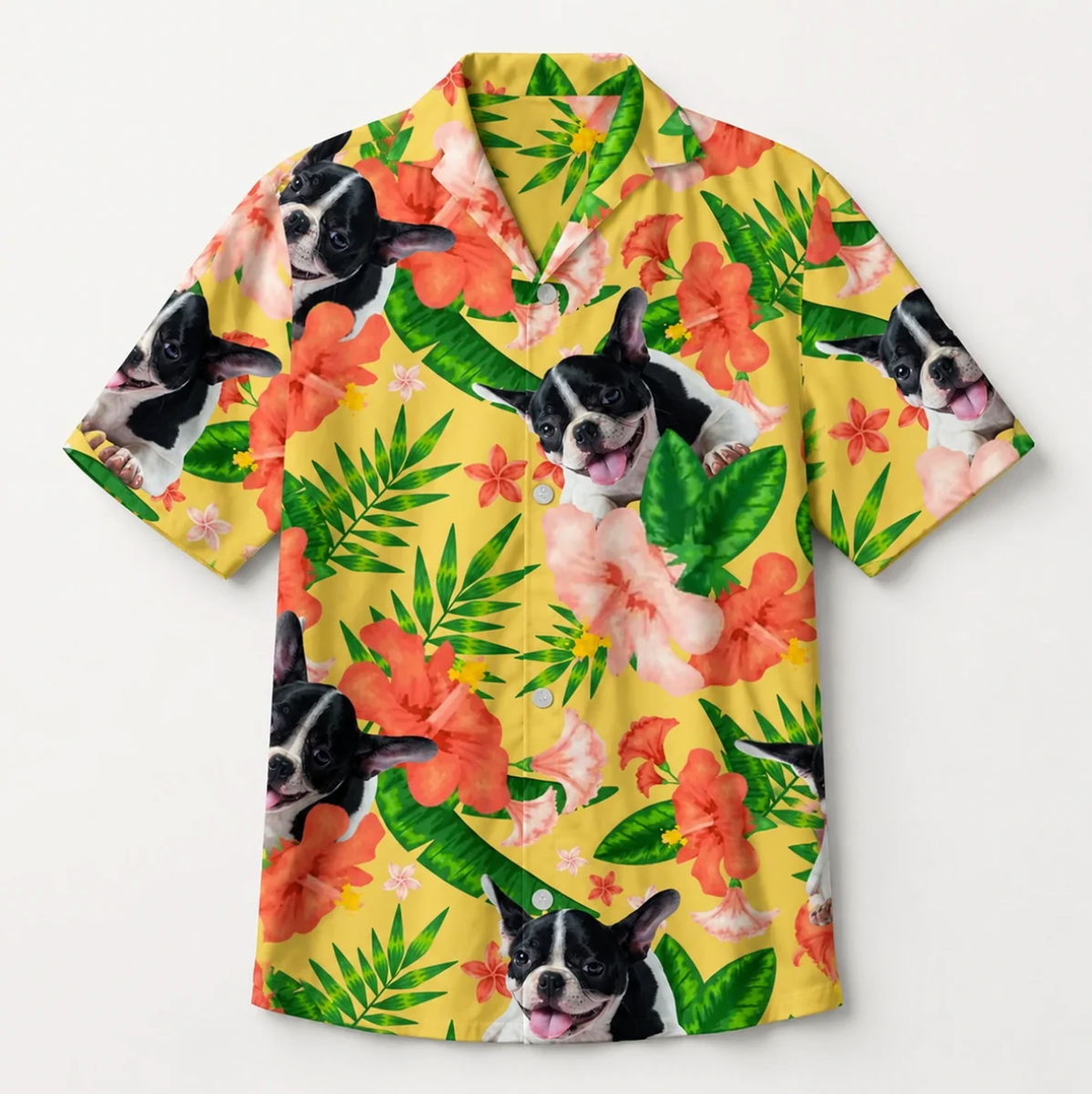 Gepersonaliseerd Hawaï-overhemd met kleurrijk patroon van bloemen en honden op gele achtergrond.