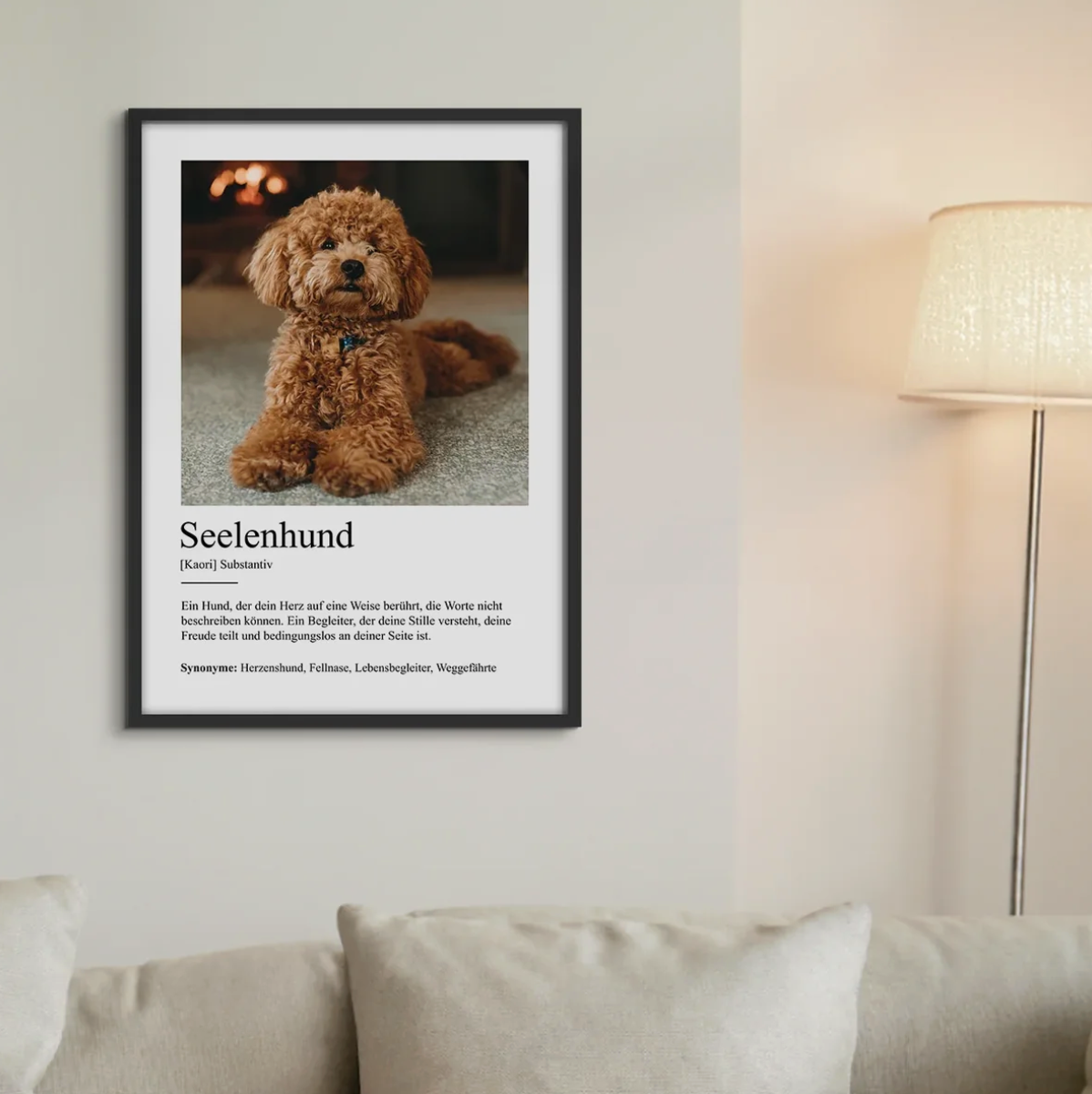 Gepersonaliseerde poster met de definitie "Seelenhund" en foto van een hond in een zwarte lijst.