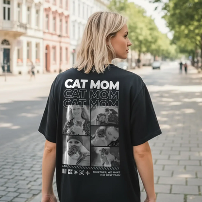 T-shirt noir avec l'inscription "Cat Mom" et collage photo au dos, idéal pour les amoureux des chats.