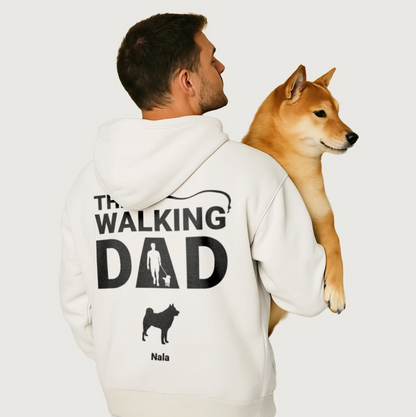 Witte hoodie met rugprint "THE WALKING DAD" en hondenmotief, model draagt een hond.