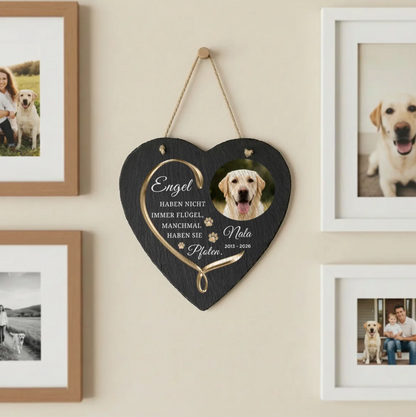 Gepersonaliseerd hartvormig leistenen hart met zwarte achtergrond en foto van een hond.