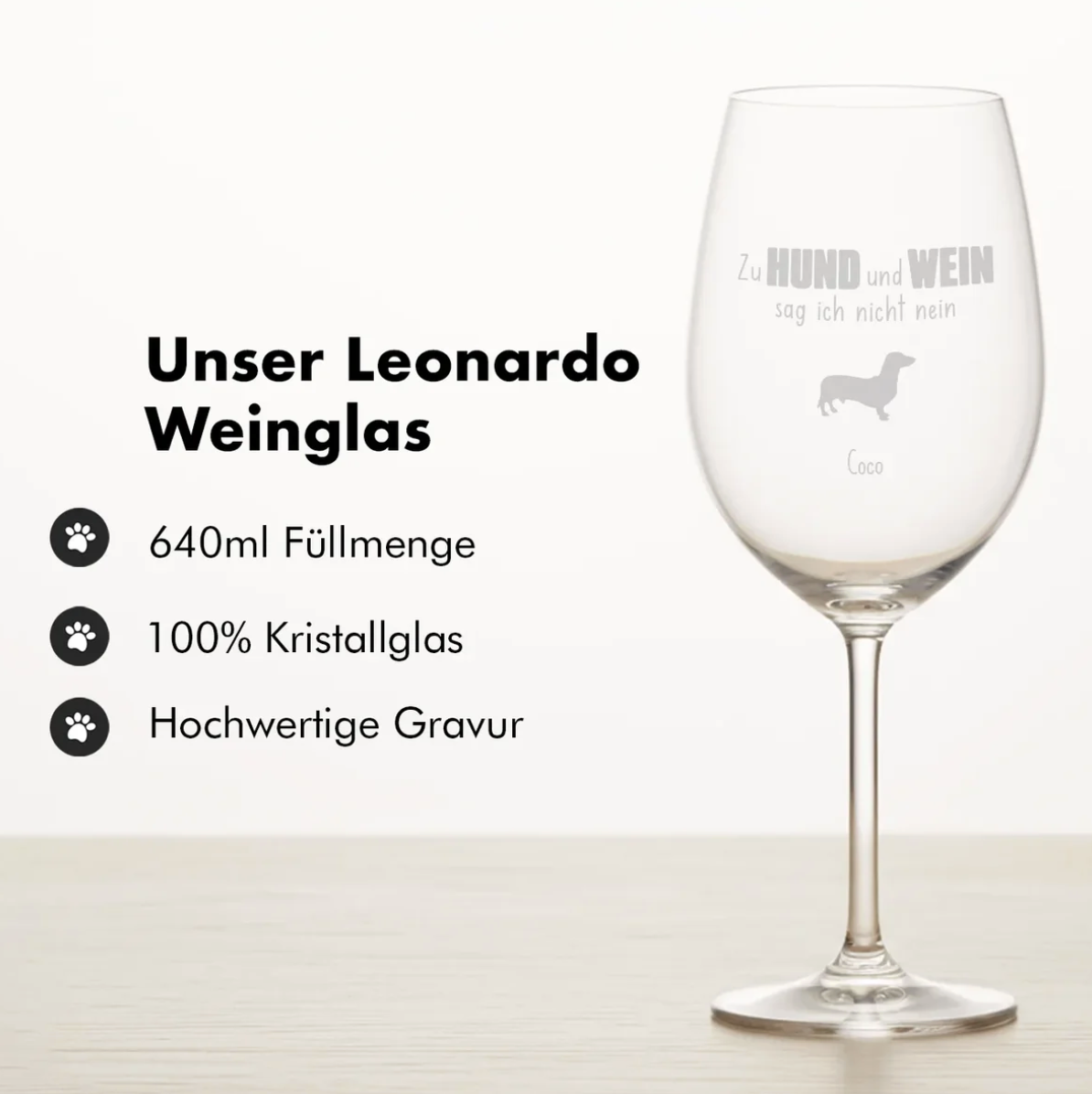 Verre à vin en cristal gravé personnalisé, contenance 640 ml, sur fond clair.