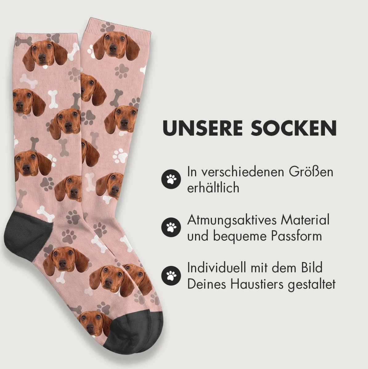 Gepersonaliseerde sokken met hondenmotieven op roze achtergrond en zwarte boord. Ademend materiaal.