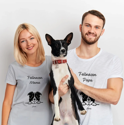 Stel in gepersonaliseerde T-shirts met de teksten "Fellnasen Mama" en "Fellnasen Papa", houdt een huisdier vast.