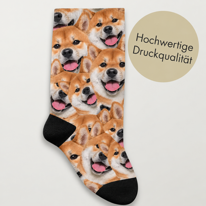 Gepersonaliseerde sokken met fotopatroon van lachende honden, zachte stof met zwarte boord.