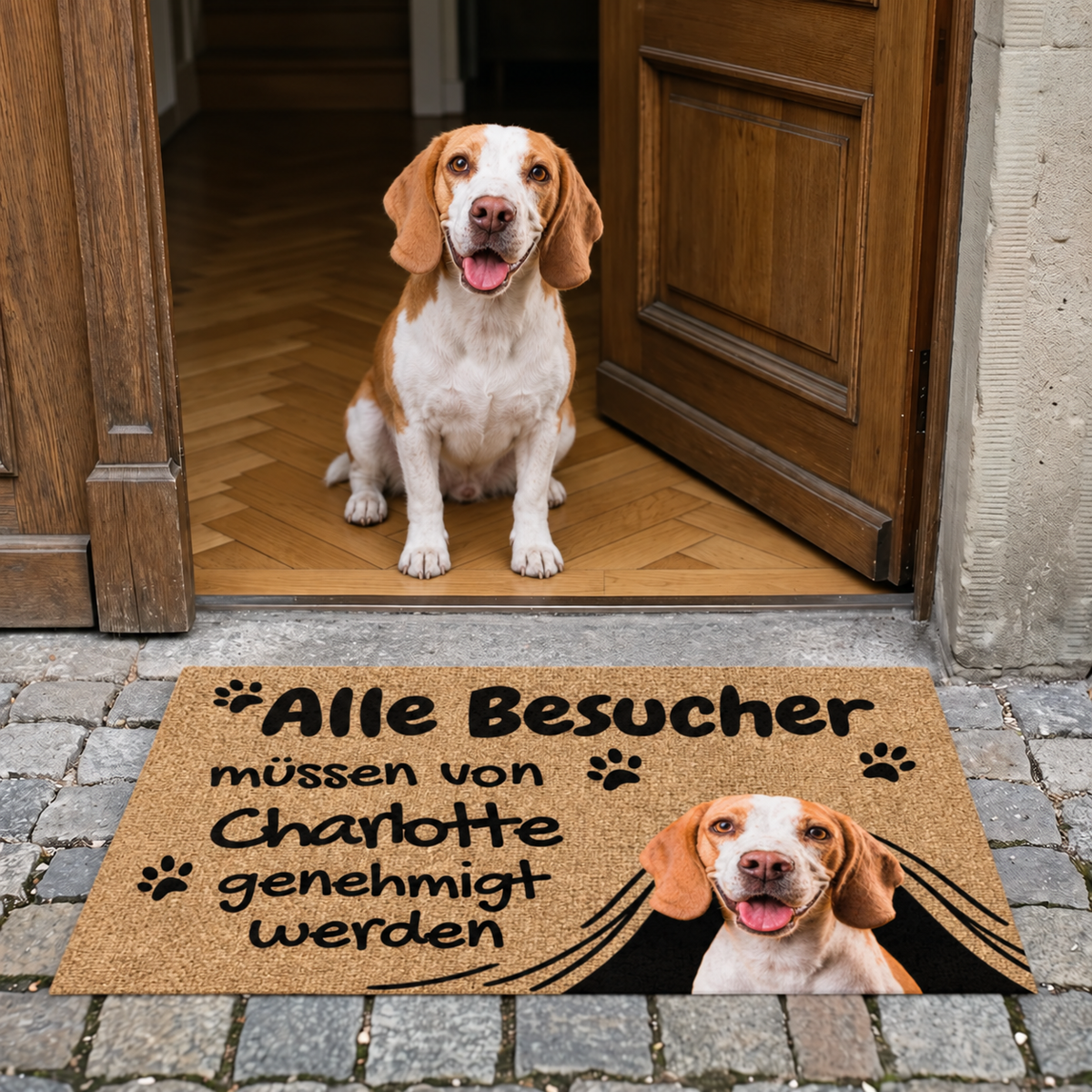 Paillasson personnalisé avec le texte "Alle Besucher müssen von Charlotte genehmigt werden", chien représenté.