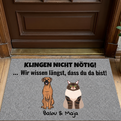 Gepersonaliseerde deurmat met de tekst "Klingen nicht nötig!" en illustraties van hond en kat.